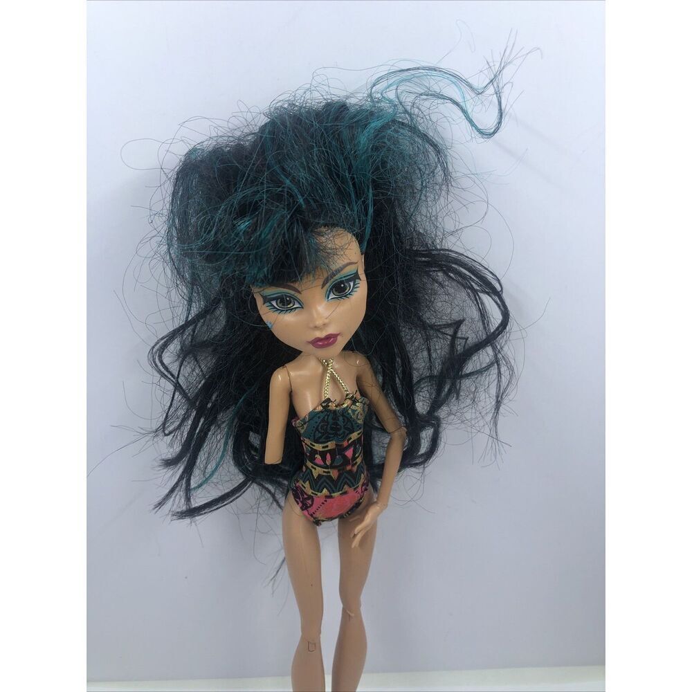 Monster High 13 Wishes Cleo de Nile Desert Frights Oasis Doll. Missing Arm